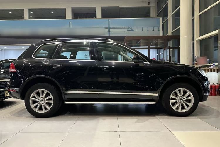 Used Volkswagen Touareg 2017 3.0 TSI Touareg Model Exterior 3