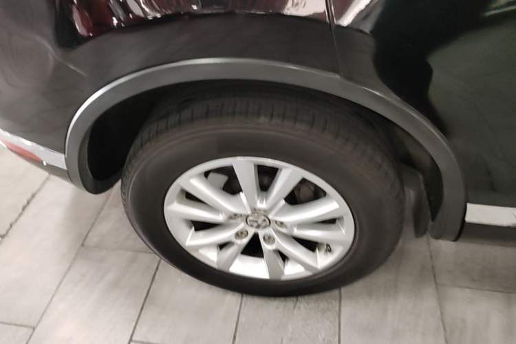 Used Volkswagen Touareg 2017 3.0 TSI Touareg Model Exterior 3