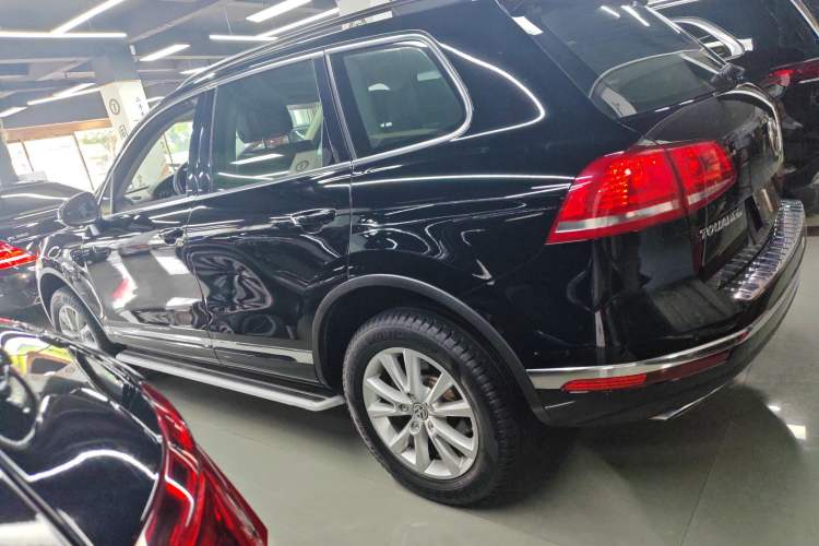 Used Volkswagen Touareg 2017 3.0 TSI Touareg Model Exterior 3