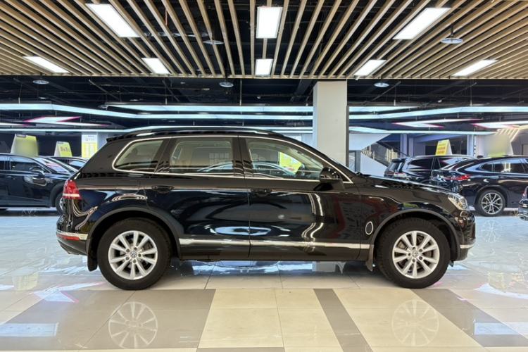 Used Volkswagen Touareg 2017 3.0 TSI Touareg Model Exterior 3