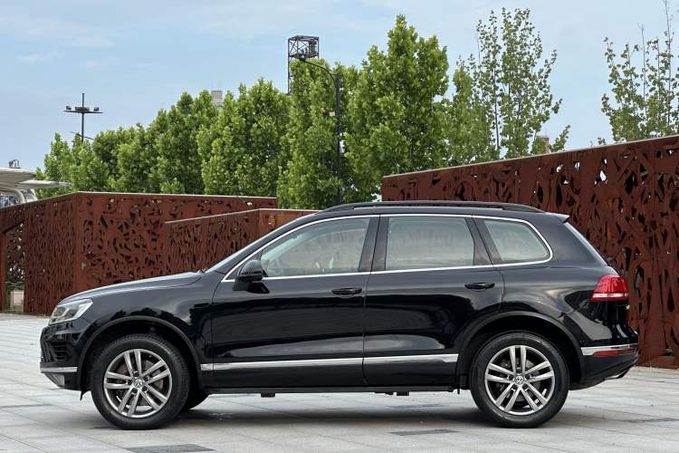 Used Volkswagen Touareg 2017 3.0 TSI Touareg Edition Exterior 4