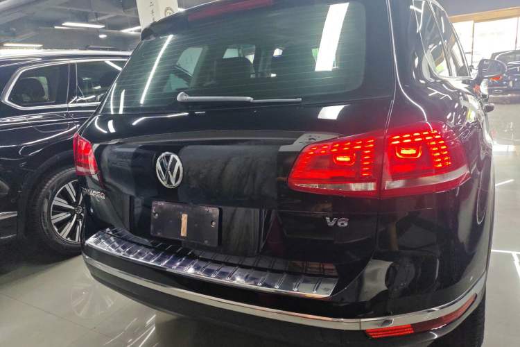 Used Volkswagen Touareg 2017 3.0 TSI Touareg Model Exterior 4