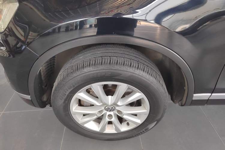 Used Volkswagen Touareg 2017 3.0 TSI Touareg Model Exterior 4