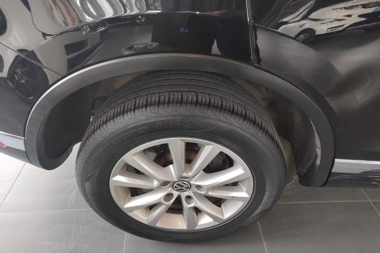 Used Volkswagen Touareg 2017 3.0 TSI Touareg Model Exterior 5