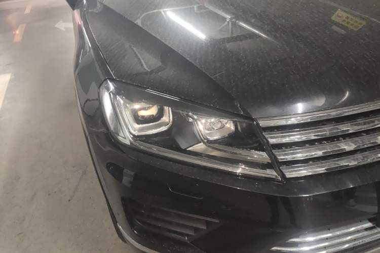 Used Volkswagen Touareg 2017 3.0 TSI Touareg Model Exterior 6
