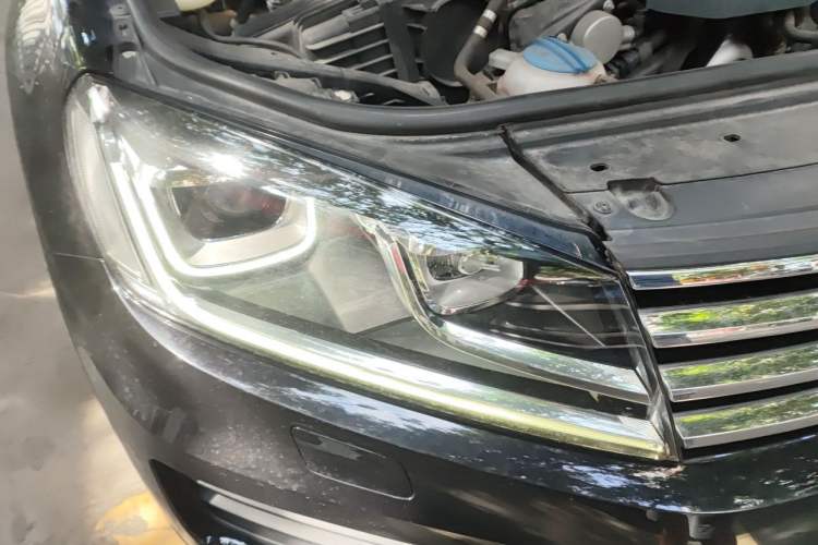 Used Volkswagen Touareg 2017 3.0 TSI Touareg Model Exterior 6