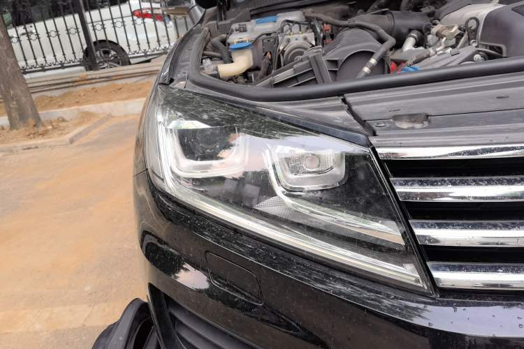 Used Volkswagen Touareg 2017 3.0 TSI Touareg Model Exterior 6