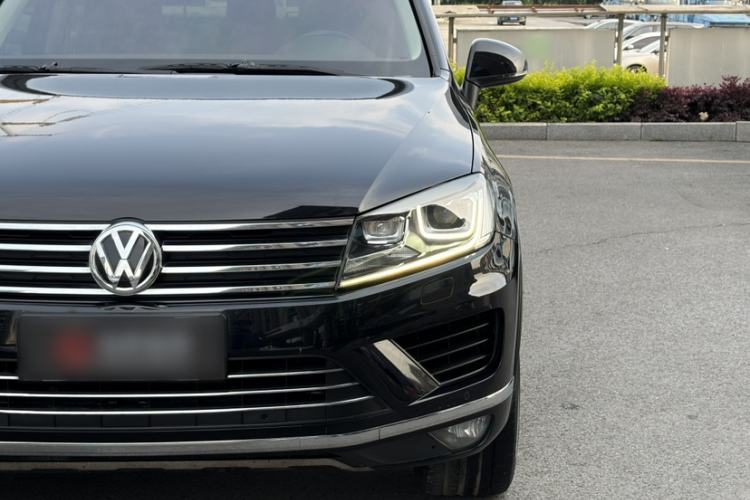 Used Volkswagen Touareg 2017 3.0 TSI Touareg Model Exterior 6