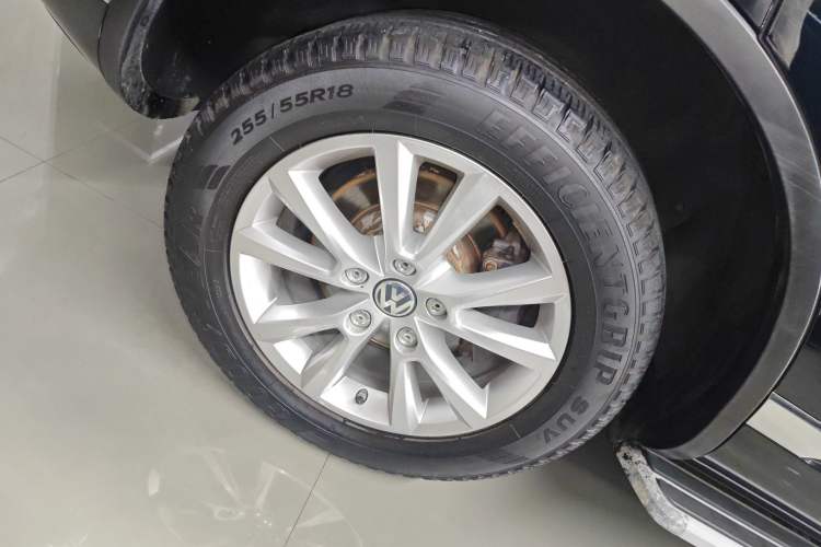 Used Volkswagen Touareg 2017 3.0 TSI Touareg Model Exterior 8