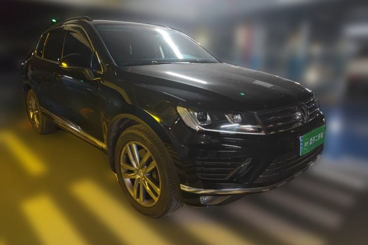 Used Volkswagen Touareg 2017 3.0 TSI Touareg Model Front Right 45 Deg