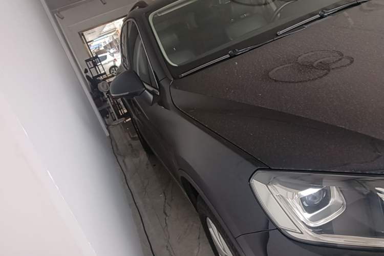 Used Volkswagen Touareg 2017 3.0 TSI Touareg Model Front Right 45 Deg