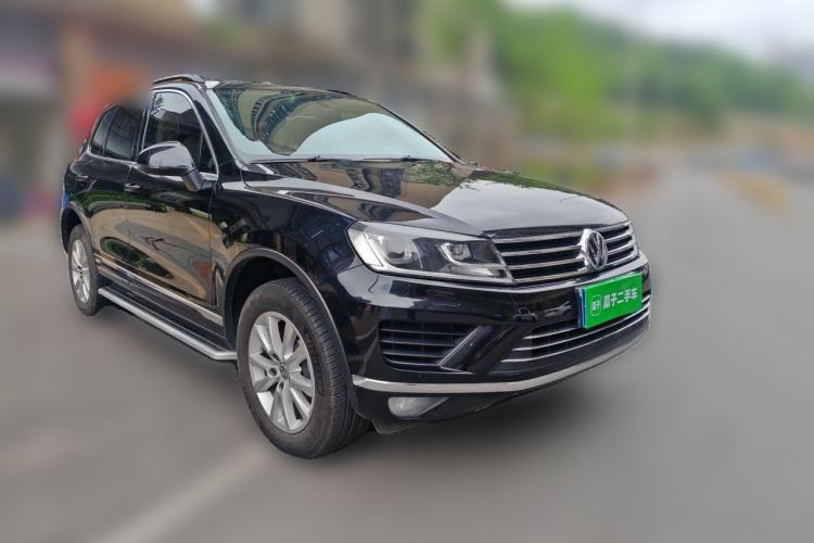 Used Volkswagen Touareg  Front Right 45 Deg