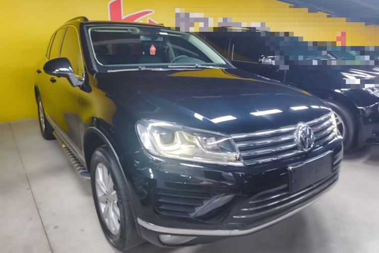 Used Volkswagen Touareg 2017 3.0 TSI Start Edition Front Right 45 Deg