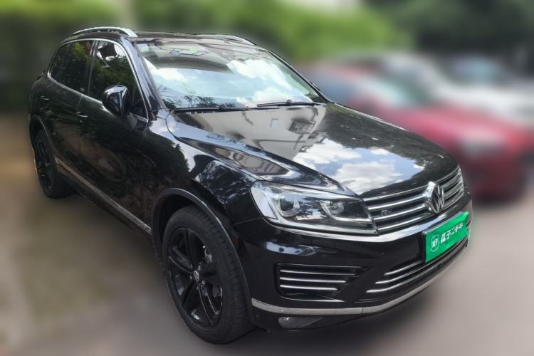 Used Volkswagen Touareg 2017 3.0 TSI R-Line Peak Edition Front Right 45 Deg