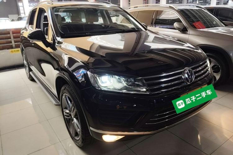 Used Volkswagen Touareg 2017 3.0 TSI Start Edition Front Right 45 Deg