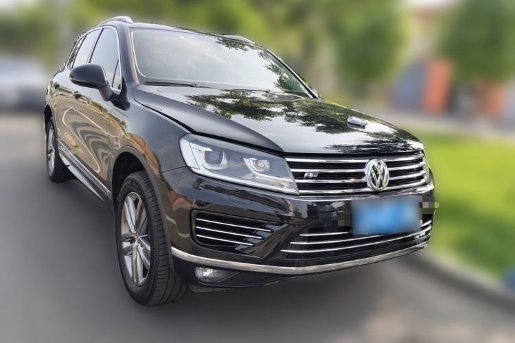 Used Volkswagen Touareg 2017 3.0 TSI Yuyue Model Front Right 45 Deg