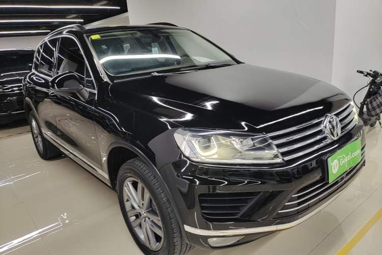 Used Volkswagen Touareg 2017 3.0 TSI Touareg Edition Front Right 45 Deg