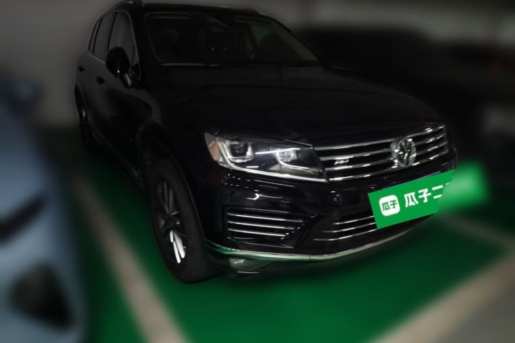 Used Volkswagen Touareg 2017 3.0 TSI Yuyue Model Front Right 45 Deg
