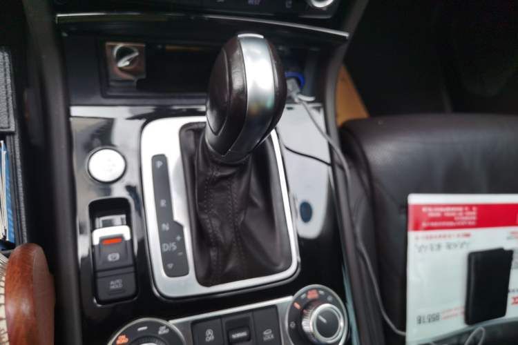 Used Volkswagen Touareg 2017 3.0 TSI Touareg Model Gear Lever