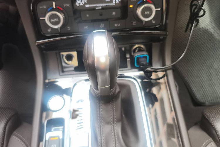 Used Volkswagen Touareg 2017 3.0 TSI Touareg Edition Gear Lever