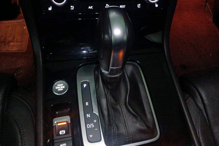 Used Volkswagen Touareg 2017 3.0 TSI Touareg Model Gear Lever