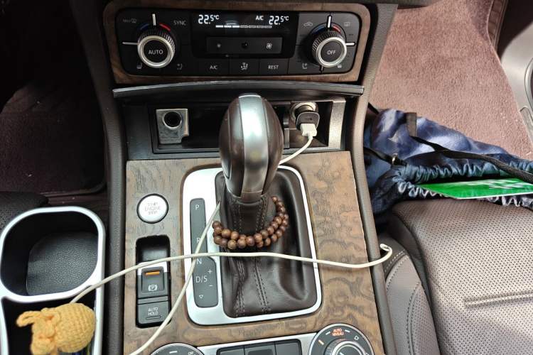 Used Volkswagen Touareg 2017 3.0 TSI Touareg Model Gear Lever