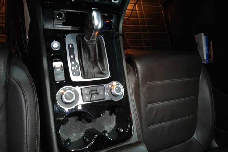 Used Volkswagen Touareg 2017 3.0 TSI Touareg Model Gear Lever