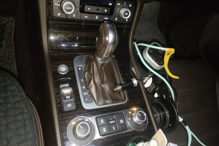 Used Volkswagen Touareg 2017 3.0 TSI Yuyue Model Gear Lever