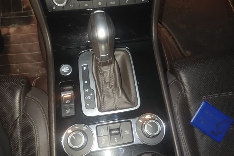 Used Volkswagen Touareg 2017 3.0 TSI Touareg Model Gear Lever