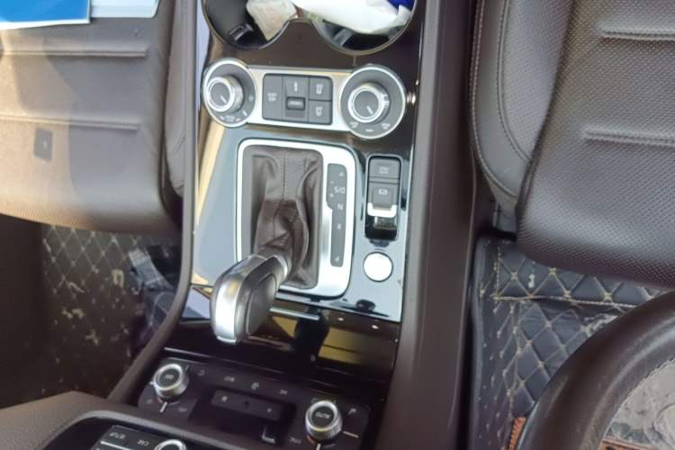 Used Volkswagen Touareg 2017 3.0 TSI Touareg Edition Gear Lever