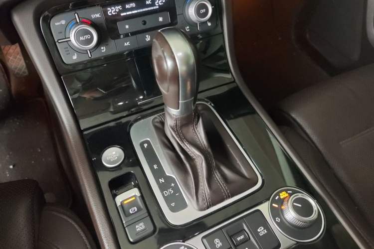 Used Volkswagen Touareg 2017 3.0 TSI Touareg Model Gear Lever