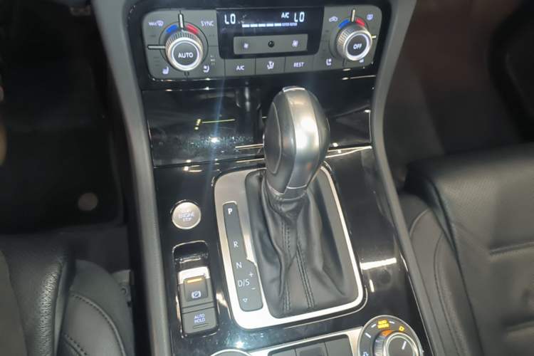 Used Volkswagen Touareg 2017 3.0 TSI Touareg Edition Gear Lever