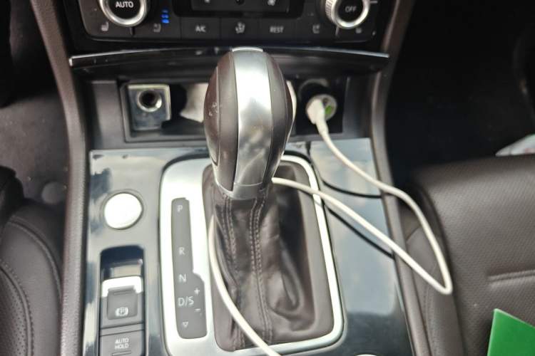 Used Volkswagen Touareg 2017 3.0 TSI Touareg Edition Gear Lever
