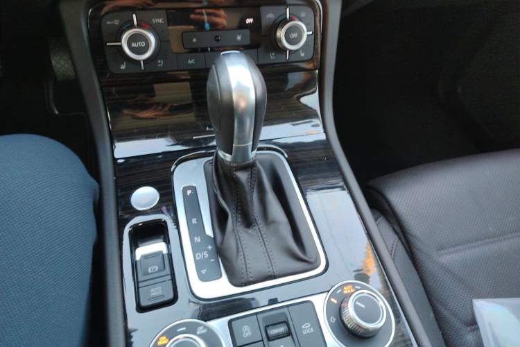Used Volkswagen Touareg 2017 3.0 TSI Yuyue Model Gear Lever