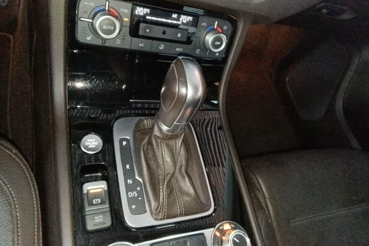 Used Volkswagen Touareg 2017 3.0 TSI Touareg Model Gear Lever