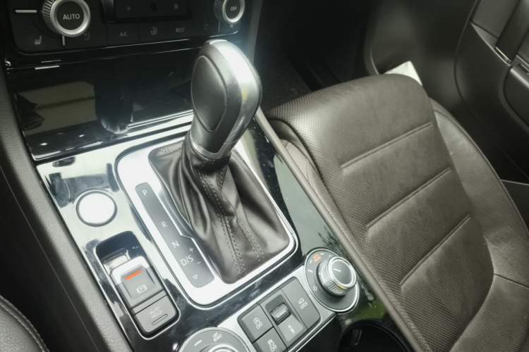 Used Volkswagen Touareg 2017 3.0 TSI Touareg Edition Gear Lever