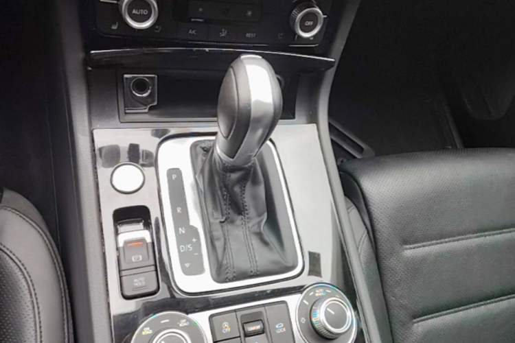 Used Volkswagen Touareg 2017 3.0 TSI Touareg Edition Gear Lever