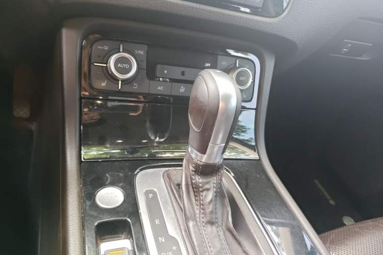 Used Volkswagen Touareg 2017 3.0 TSI Touareg Edition Gear Lever