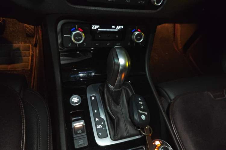 Used Volkswagen Touareg 2017 3.0 TSI Touareg Model Gear Lever