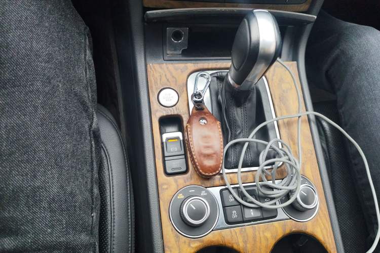 Used Volkswagen Touareg 2017 3.0 TSI Touareg Edition Gear Lever