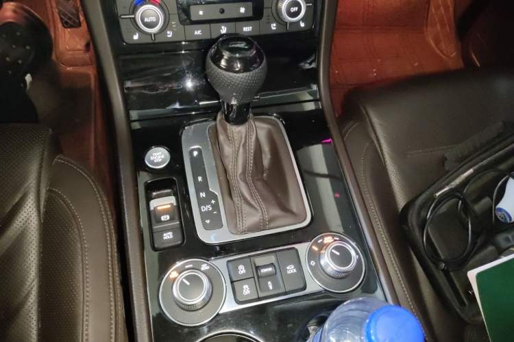 Used Volkswagen Touareg 2017 3.0 TSI Touareg Edition Gear Lever