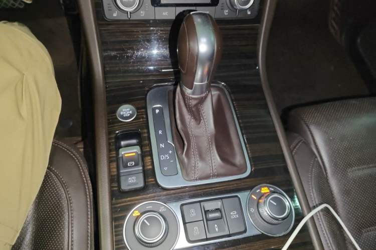 Used Volkswagen Touareg 2017 3.0 TSI Yuyue Model Gear Lever