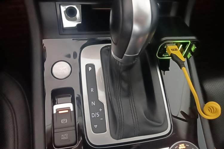 Used Volkswagen Touareg 2017 3.0 TSI Touareg Model Gear Lever