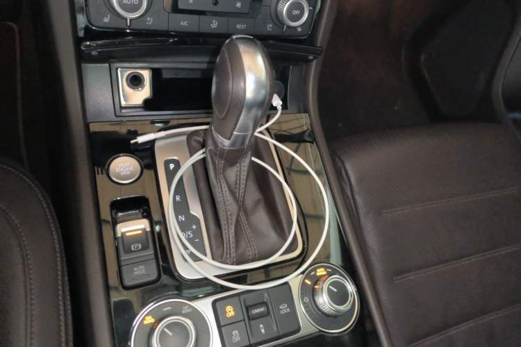 Used Volkswagen Touareg 2017 3.0 TSI Touareg Edition Gear Lever