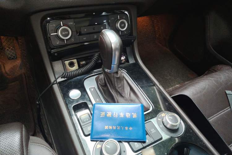 Used Volkswagen Touareg 2017 3.0 TSI Touareg Edition Gear Lever