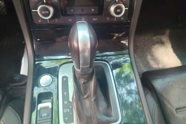 Used Volkswagen Touareg 2017 3.0 TSI Touareg Model Gear Lever
