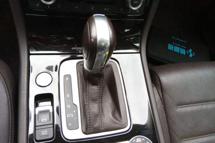 Used Volkswagen Touareg 2017 3.0 TSI Touareg Edition Gear Lever