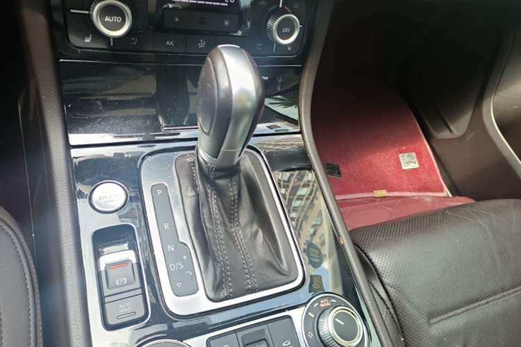 Used Volkswagen Touareg 2017 3.0 TSI Touareg Edition Gear Lever