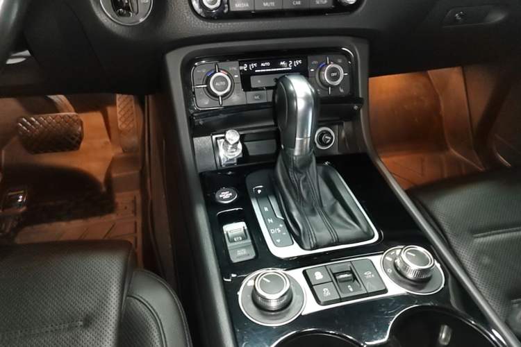 Used Volkswagen Touareg 2017 3.0 TSI Touareg Model Gear Lever