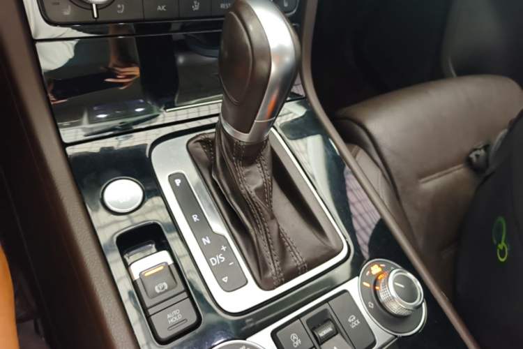 Used Volkswagen Touareg 2017 3.0 TSI Touareg Model Gear Lever